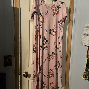 Chic Floral Midi Dress in Soft Pink